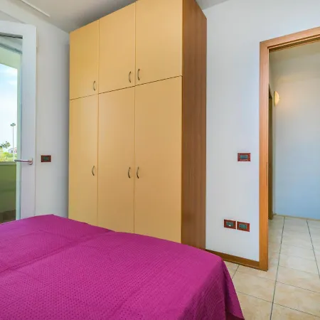 Robinia-pinetine-4 By Interhome شقة *