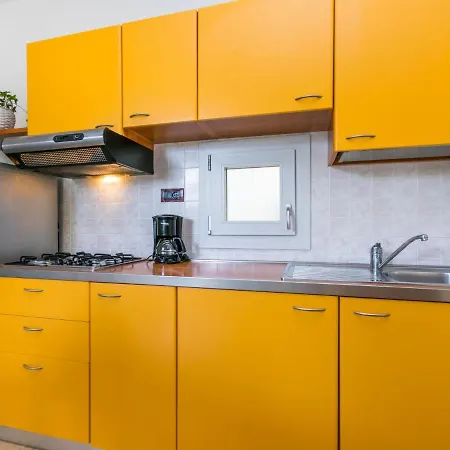 شقة Robinia-pinetine-4 By Interhome دونا فيردي